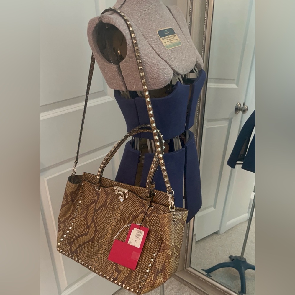 Valentino Garavani Rockstud Reptile Bag – New with Tags - Picture 4 of 17